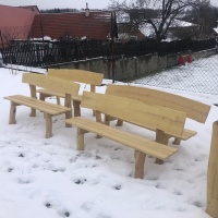 Nové lavičky, které odolají dešti a větru:)